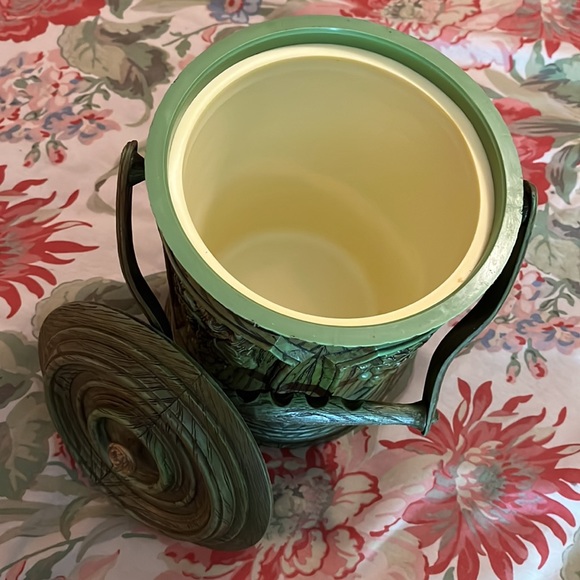 Vtg MCM Ice Bucket Avocado Green Textured Grape Bunches Wine Motif Insulated EUC - Picture 8 of 10